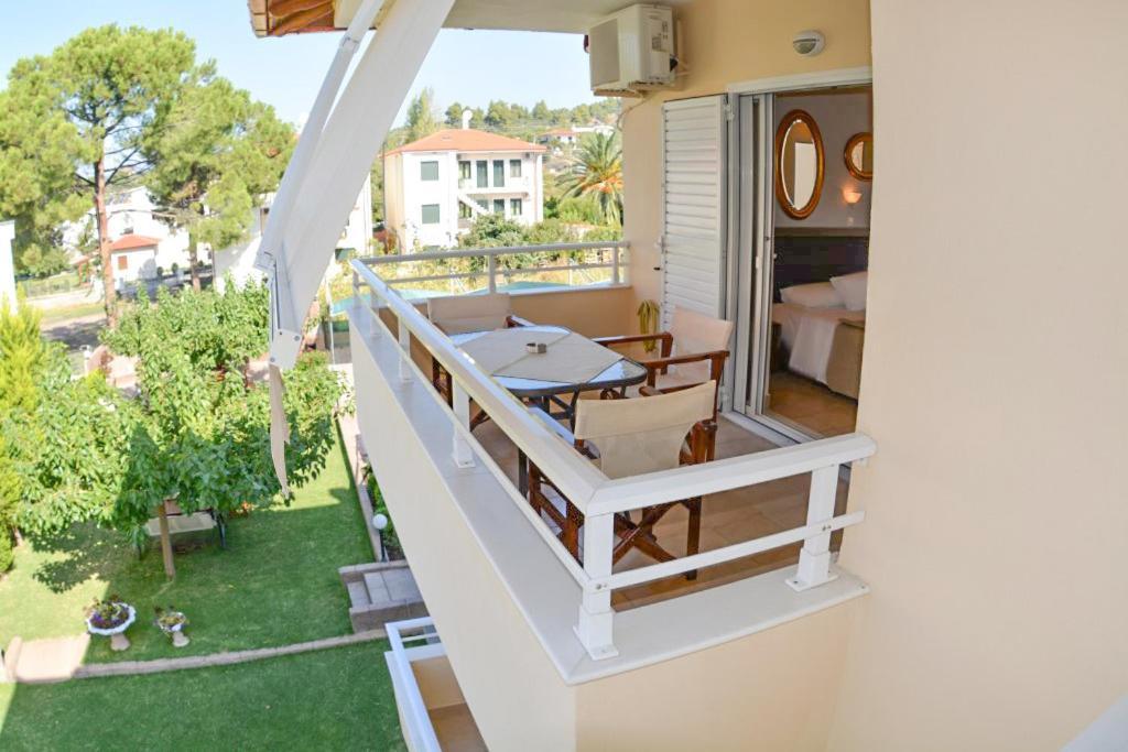 Michel Mar Studios & Apartments Neos Marmaras Bagian luar foto