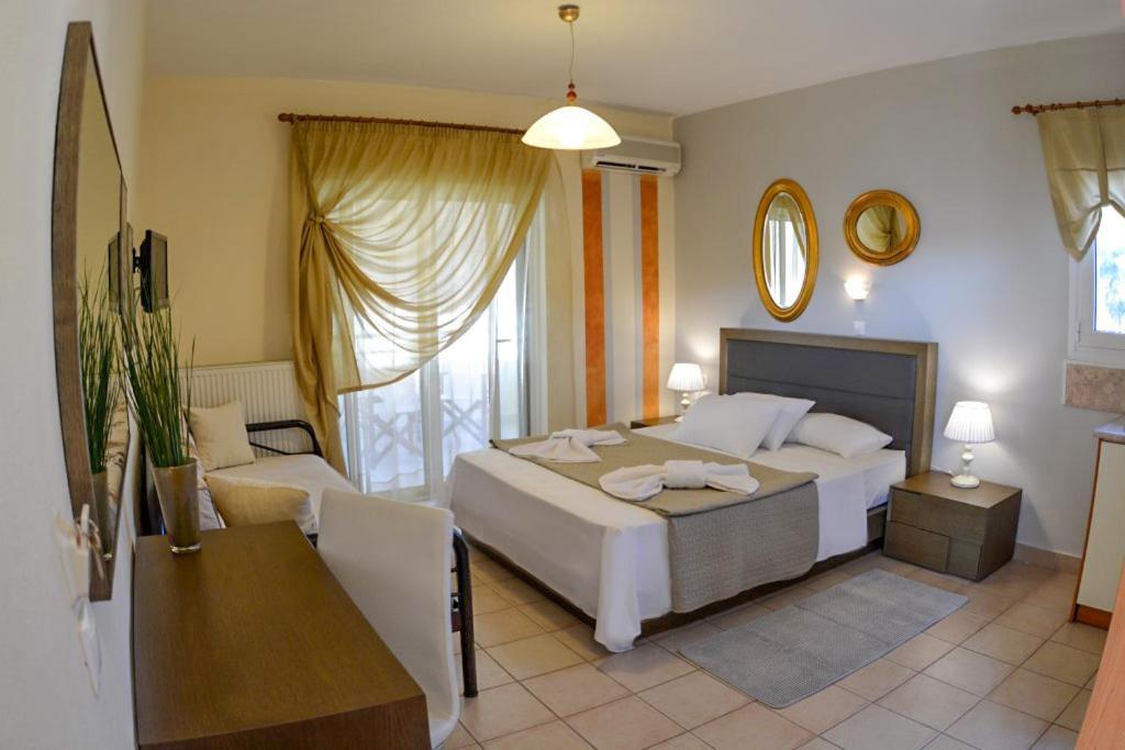Michel Mar Studios & Apartments Neos Marmaras Bagian luar foto